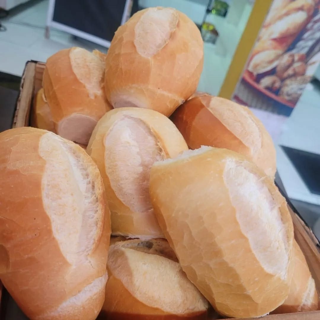 Pães franceses da São Rafael em uma cesta